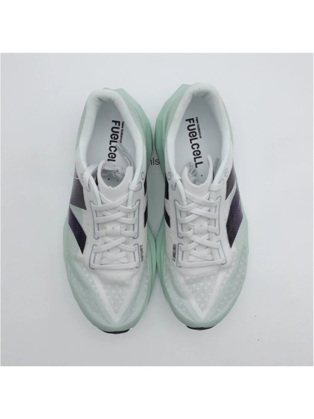 NEW Size 9.5 Women's New Balance FuelCell Rebel v4 Running Shoes WFCXCA4